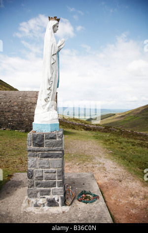 Statue de la Vierge Marie, Notre Dame de Knock dans la Knockmealdown montagnes à côté de la VEE, au sud du comté de Tipperary, Irlande Banque D'Images