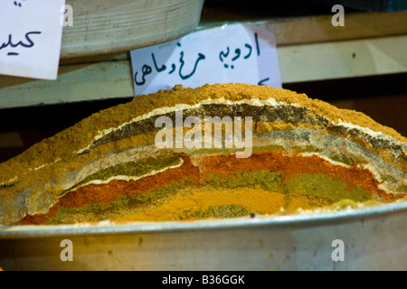 Épices mixte affiché dans des couches à e Bazar Vakil à Shiraz Iran Banque D'Images