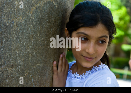 Belle jeune fille iranienne sur la tombe de Hafez à Shiraz, Iran Banque D'Images