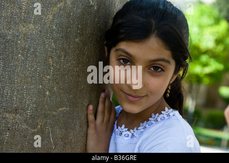 Belle jeune fille iranienne sur la tombe de Hafez à Shiraz, Iran Banque D'Images