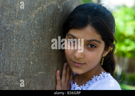 Belle jeune fille iranienne sur la tombe de Hafez à Shiraz, Iran Banque D'Images