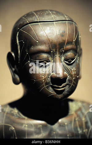 L'Acupuncture statue en bronze, dynastie Ming (1368  1644). 20-août-2008 Banque D'Images