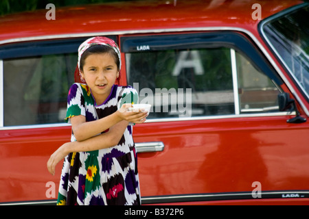 Fille ouzbek à Boukhara Ouzbékistan Banque D'Images