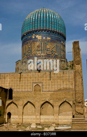 L'un des dômes de cour à Bibi Khanym mosquée de Samarkand en Ouzbékistan Banque D'Images