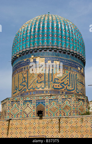 L'un des dômes de cour à Bibi Khanym mosquée de Samarkand en Ouzbékistan Banque D'Images