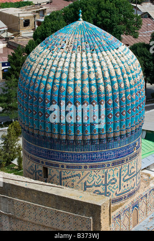 L'un des dômes de cour à Bibi Khanym mosquée de Samarkand en Ouzbékistan Banque D'Images