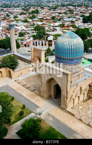 L'un des dômes de cour à Bibi Khanym mosquée de Samarkand en Ouzbékistan Banque D'Images