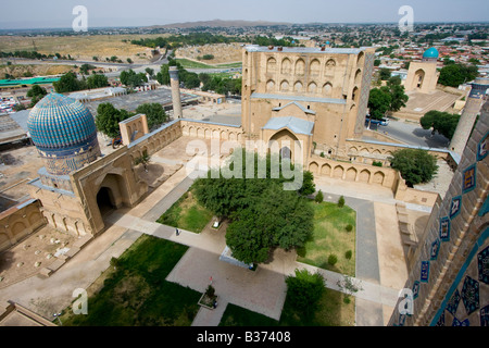 L'un des dômes de cour à Bibi Khanym mosquée de Samarkand en Ouzbékistan Banque D'Images