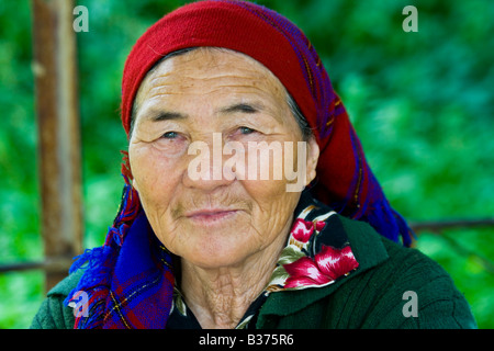 L'ouzbek ethnique femme kirghize dans Arslanbab Kirghizistan Banque D'Images