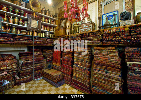 À l'intérieur de George Daboub Antique Shop dans la vieille ville en Syrie Damascas Banque D'Images