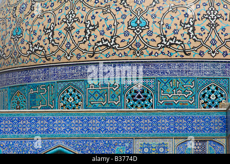 Détail sur le dôme de la mosquée de Sheikh Lotfollah Place Imam à Esfahan Iran Banque D'Images