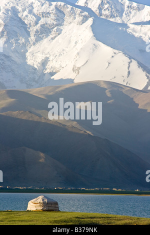 Yourte à Kara Kul Lake sur la Karakoram Highway dans la province du Xinjiang Chine Banque D'Images