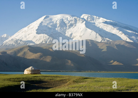 Yourte à Kara Kul Lake sur la Karakoram Highway dans la province du Xinjiang Chine Banque D'Images