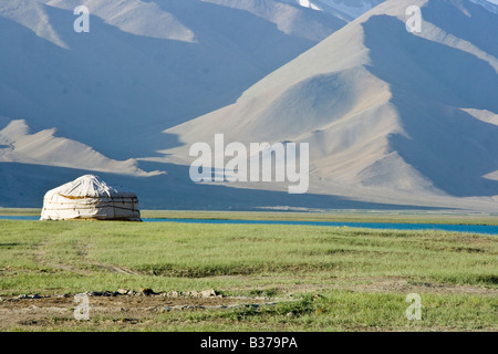 Yourte à Kara Kul Lake sur la Karakoram Highway dans la province du Xinjiang Chine Banque D'Images