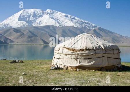 Yourte à Kara Kul Lake sur la Karakoram Highway dans la province du Xinjiang Chine Banque D'Images
