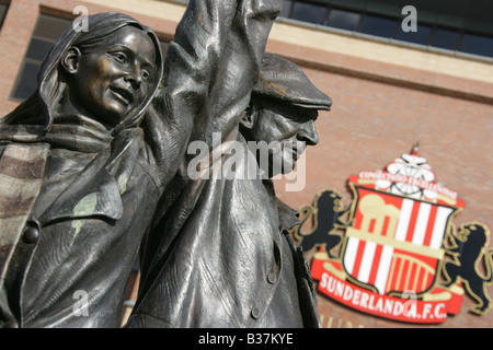 Ville de Sunderland, en Angleterre. Statue commémorant le "Lads' à Sunderland Association Football Club, de l'AFC, stade de la lumière. Banque D'Images