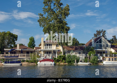 Maisons communautaires exclusifs, des maisons le long du lac à Westlake Village, Los Angeles County, Californie, ville isolée et élite Banque D'Images