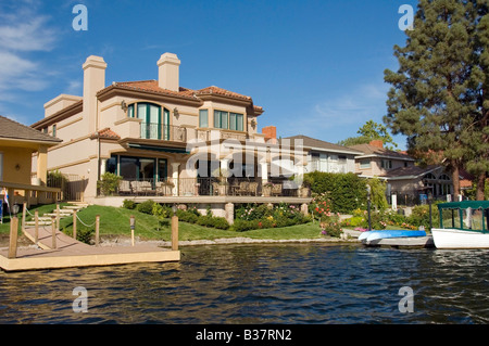 Maisons communautaires exclusifs, des maisons le long du lac à Westlake Village, Los Angeles County, Californie, ville isolée et élite Banque D'Images