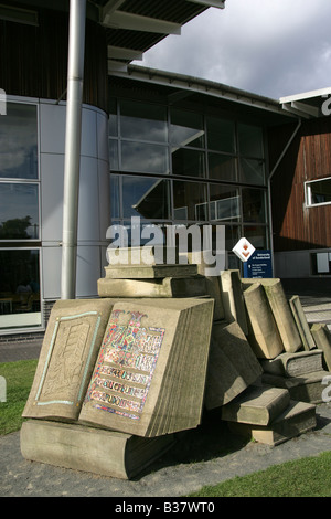 Ville de Sunderland, en Angleterre. Les chemins de la connaissance livre sculpture par Colin Wilbourn et Karl Pêches. Banque D'Images