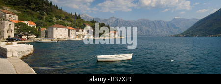 Front de mer à Perast, baie de Kotor, Monténégro Banque D'Images
