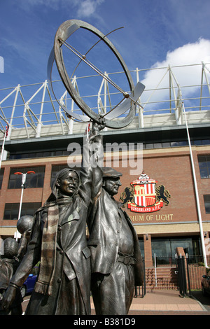 Ville de Sunderland, en Angleterre. Statue commémorant le "Lads' à Sunderland Association Football Club, de l'AFC, stade de la lumière. Banque D'Images