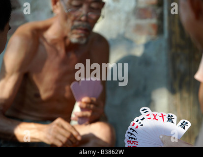 Zi Pai poker le peuple chinois et les sites touristiques de Guilin dans le sud de la Chine Banque D'Images