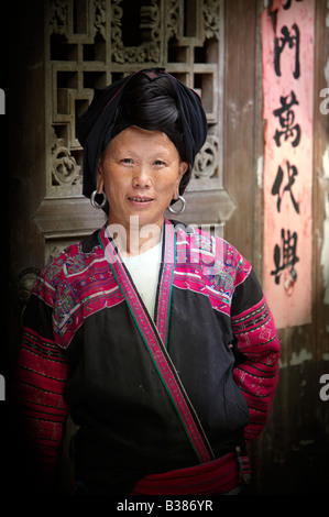 Les femmes aux cheveux longs de Huangluo Yao Village ces femmes n'ont qu'une seule coupe de cheveux au cours de leur vie un Ping Longsheng Rizières en terrasses Banque D'Images