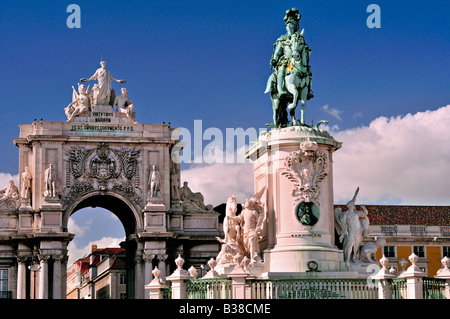 Arc de Triomphe et la statue de Cheval Praca do Comercio à Lisbonne Banque D'Images