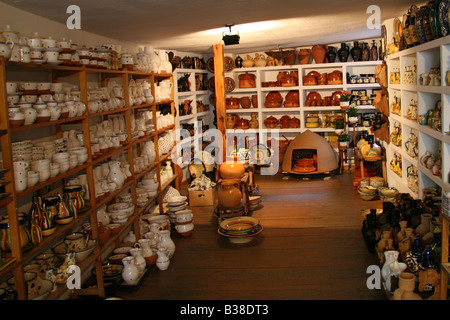 Un magasin de poterie d'espagnol à Cuenca, Espagne. Banque D'Images