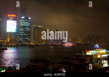 Shanghai Skyline Vue de nuit depuis le Bund Chine Banque D'Images