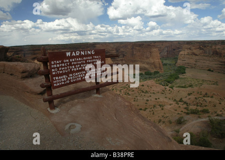 Pancarte "le sentier jusqu'à la Maison Blanche les ruines dans la Canyon de Chelly National Monument dans le Navajo Tribal Lands, Arizona. Banque D'Images