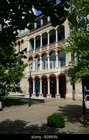 Ville de Cambridge, en Angleterre. L'entrée principale et façade ouest de l'Institut d'études de gestion juge, Trumpington Street. Banque D'Images