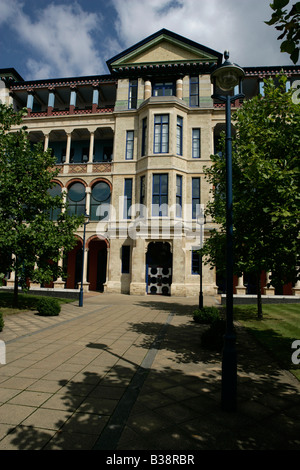 Ville de Cambridge, en Angleterre. L'entrée principale et façade ouest de l'Institut d'études de gestion juge, Trumpington Street. Banque D'Images