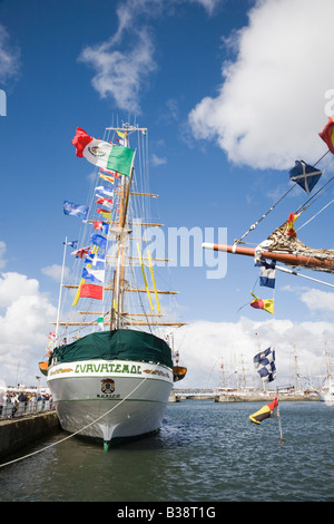 Liverpool Merseyside England UK Cuauhtemoc trois mâts barque du Mexique en 2008 Grands voiliers amarrés à quai Wellington course Banque D'Images