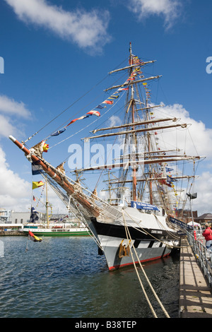 Liverpool Merseyside England UK Stavros S Niarchos deux mâts Brick du Mexique en course des grands voiliers 2008 Dock à Wellington Banque D'Images