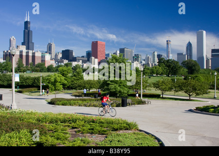 Chicago, Illinois. Skyline en matin du musée Field d'une terrasse. Sears Tower sur la gauche, Prudential et AON Bâtiments sur la droite. Banque D'Images