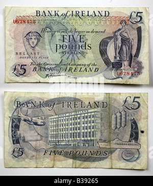 Bank of Ireland Irish Sterling et Royaume-uni 5 lb Bank notes Banque D'Images