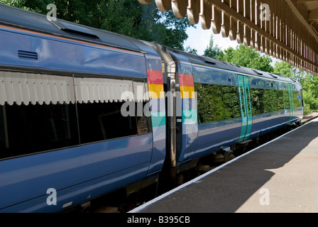 National Express train de passagers d'exécution sur l'Ipswich à Lowestoft embranchement à Melton, Suffolk, UK. Banque D'Images