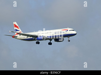 British Airways Airbus A 321-231 en approche sur l'aérodrome de la région de Grampian Aberdeen Dyce nord-est de l'Écosse Banque D'Images