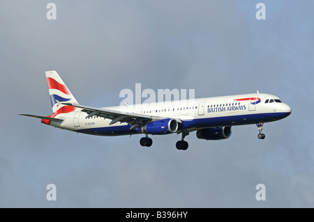 British Airways Airbus A 321-231 en approche sur l'aérodrome de la région de Grampian Aberdeen Dyce nord-est de l'Écosse Banque D'Images