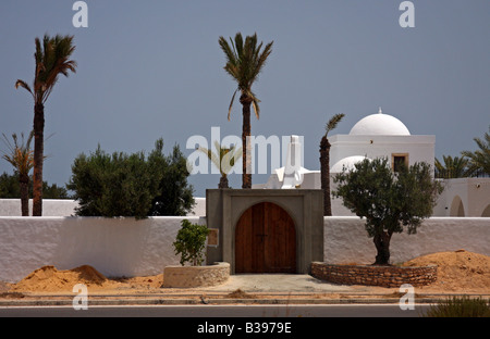 Maison blanche dans le style arabe à Djerba (Tunisie). Banque D'Images