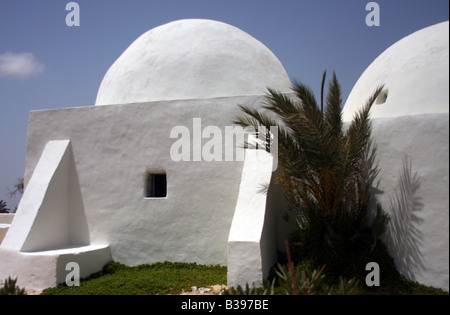 Maison blanche dans le style arabe à Djerba (Tunisie). Banque D'Images