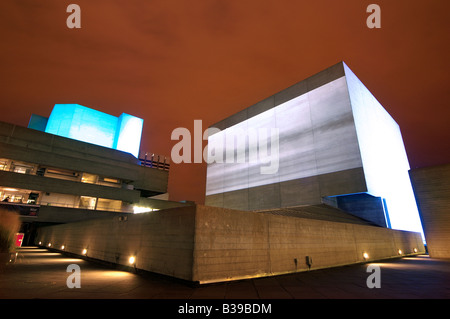 Théâtre National de Londres la nuit Banque D'Images