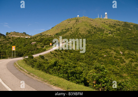 La route de Tai Po Shan, le plus haut sommet de Hong Kong, les nouveaux territoires de Hong Kong. Banque D'Images