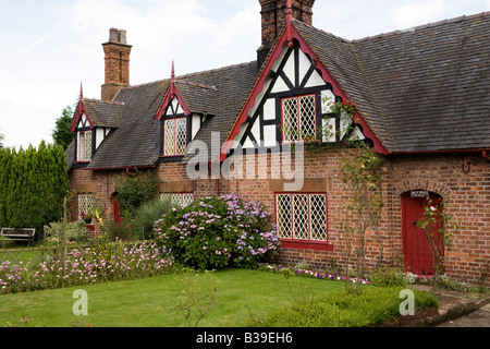 UK Cheshire Peckforton Castle estate Mill Beck Cottage Banque D'Images