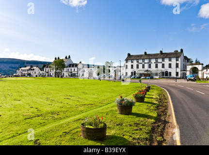 Sur le Loch Fyne Inveraray ensoleillée à Argyll en Écosse à partir de l'approche du nord sur l'A83 Banque D'Images