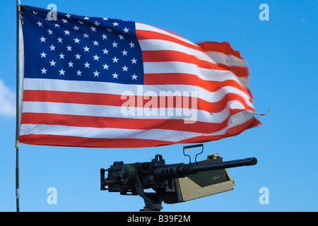 Drapeau américain et Machine Gun Banque D'Images