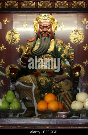Guan Yu ou Guan Sheng Di Jun ( Sage Céleste Guan ) , Temple Thian Hock Keng , Singapour, en Asie du sud-est Banque D'Images
