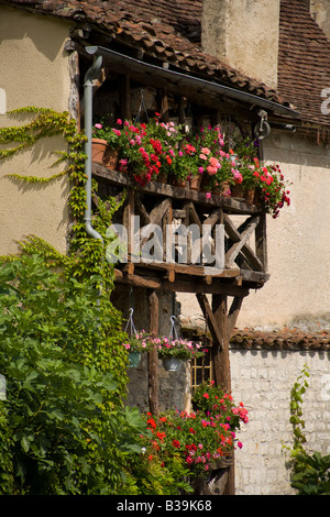 Village historique de falaise, attraction touristique, St Cirq Lapopie, 46, Lot, Midi Pyrénées, France, Europe Banque D'Images