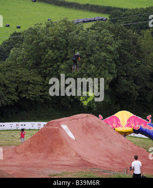 Le BMX rider chez Red Bull Empire of Dirt Concours 26 juillet 2008 Devon UK Banque D'Images